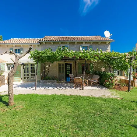 Hrelja By Interhome Zminj